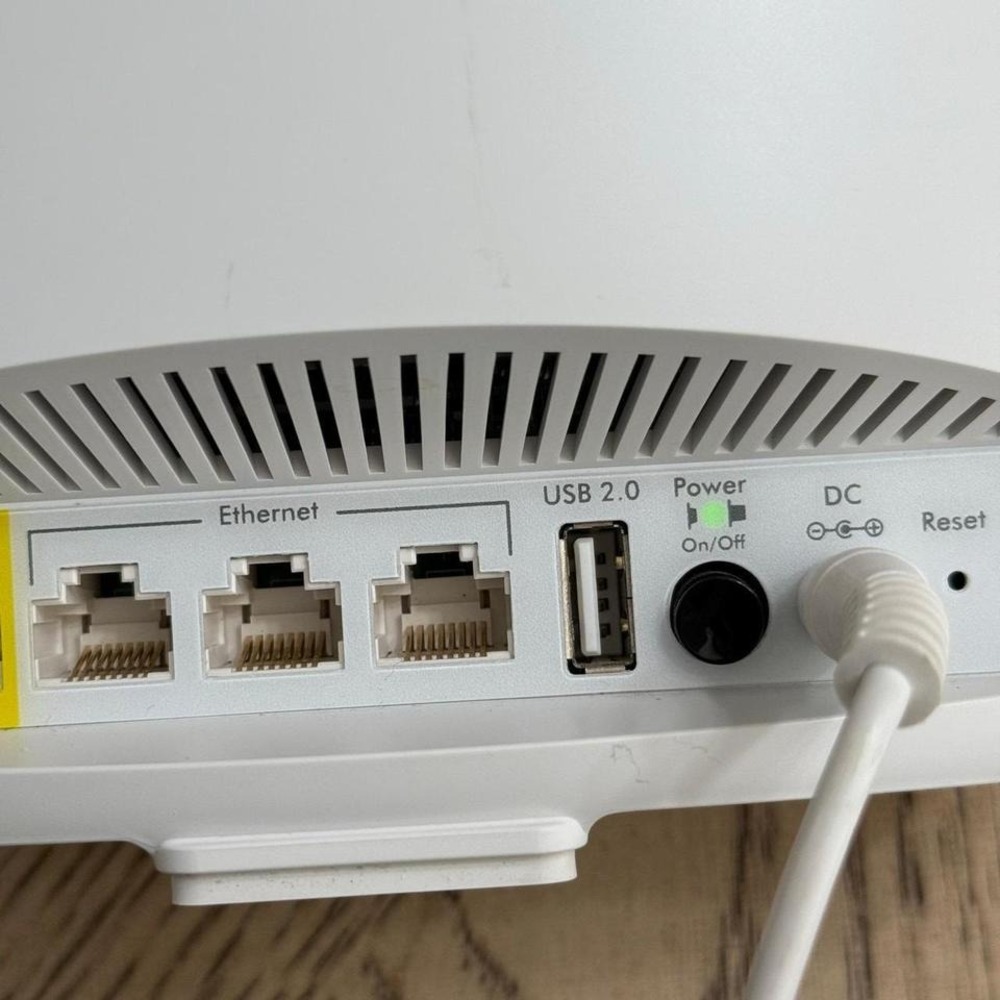 NETGEAR Orbi Router RBR50 with Power Cord - Picture 4 of 7